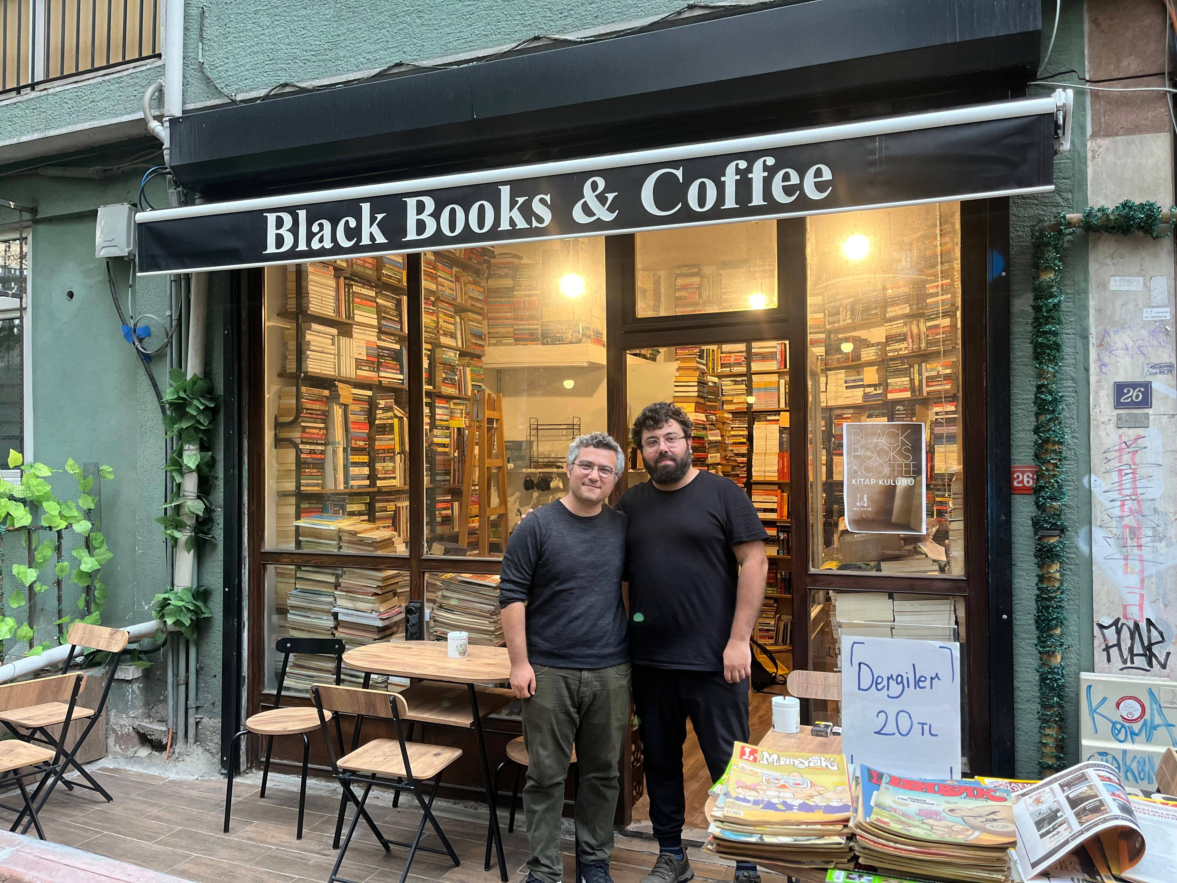 İki dost, bir sahaf: Black Books & Coffee